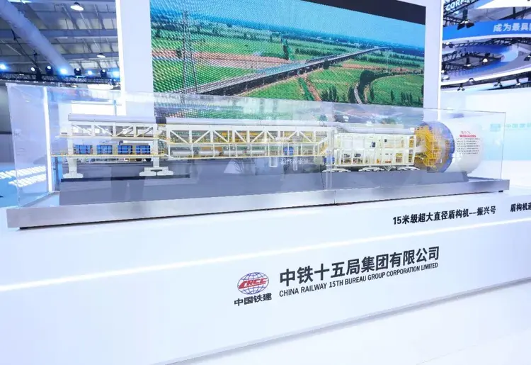 振兴号模型.jpg 振兴号模型.jpg