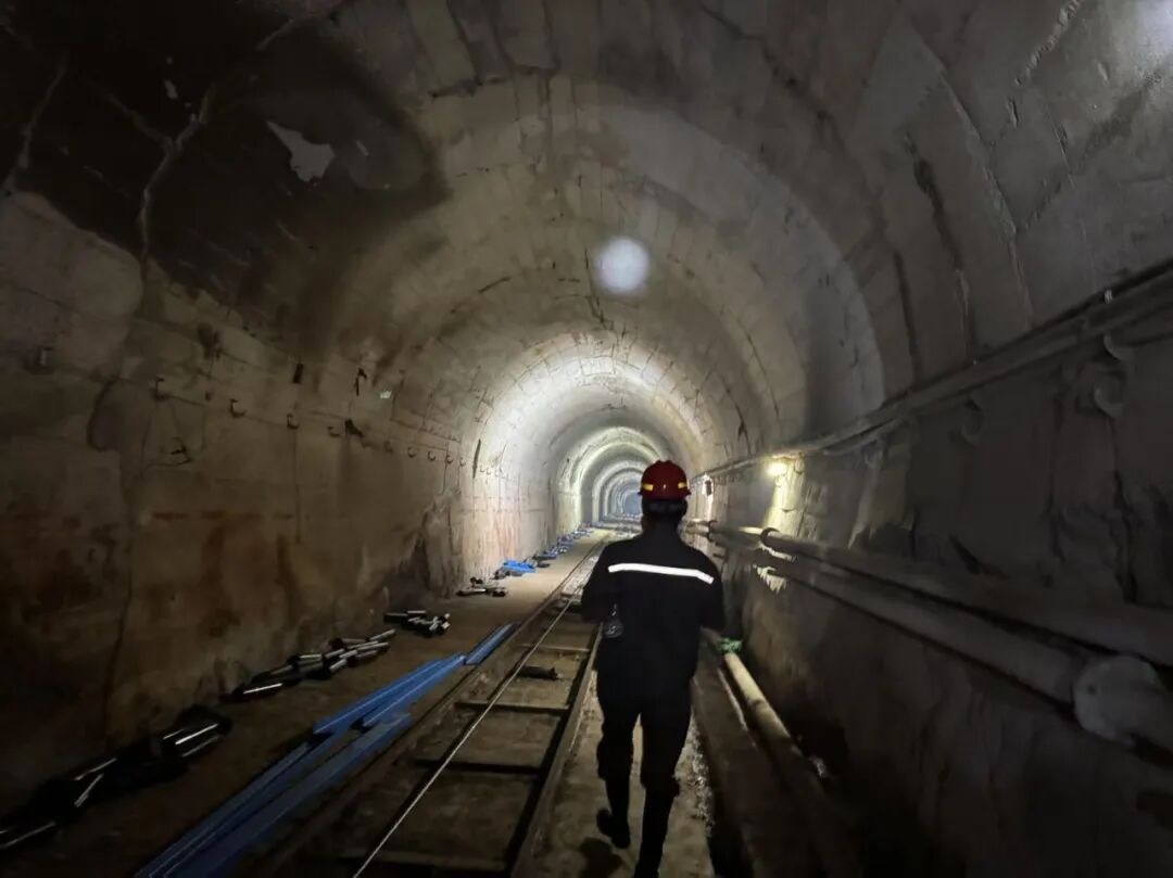 井下巷道 (3).jpg 井下巷道 (3).jpg